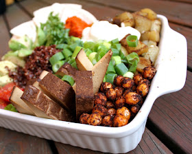 Oppskrift Vegan Middag Poteter Kikerter Quinoa Avokado Viana Røkt Tofu